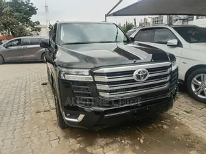 Toyota Land Cruiser LC300 2023 Black