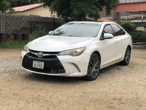 Toyota Camry XSE 4dr Sedan (2.5L 4cyl 6A) 2017 White