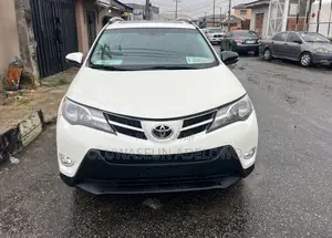 Toyota RAV4 Limited 4dr SUV (2.5L 4cyl 6A) 2015 White