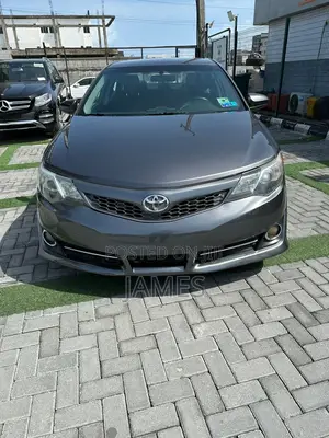 Toyota Camry SE 4dr Sedan (2.5L 4cyl 6A) 2014 Gray