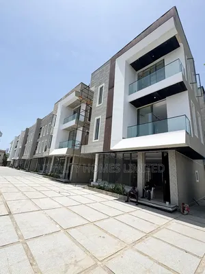 5bdrm Duplex in Chevron for sale