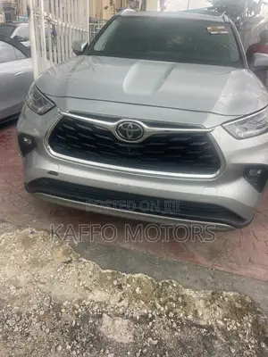 Toyota Highlander Platinum FWD 2024 Silver