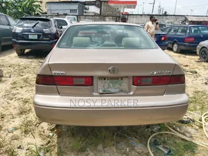 Toyota Camry 2000 Gold