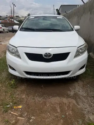 Toyota Corolla LE 4dr Sedan (1.8L 4cyl 4A) 2010 White