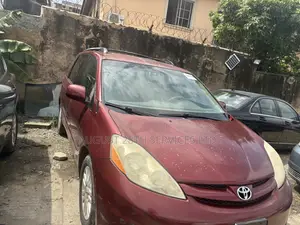 Toyota Sienna CE AWD 2008 Red
