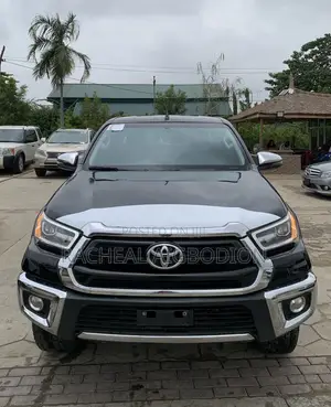Toyota Hilux 2014 Black