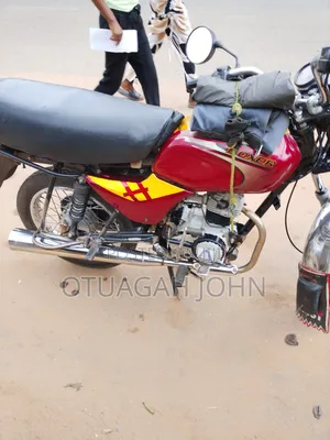 Bajaj Boxer 100 2022 Red