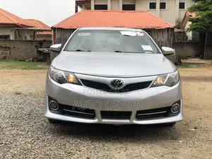 Toyota Camry SE 4dr Sedan (2.5L 4cyl 6A) 2014 Silver