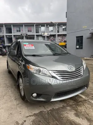 Toyota Sienna XLE FWD 8-Passenger 2013 Green