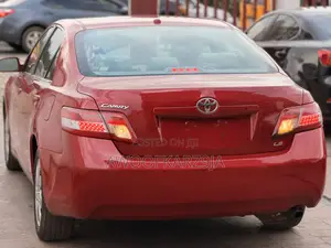 Toyota Camry LE 4dr Sedan (2.5L 4cyl 6A) 2011 Red