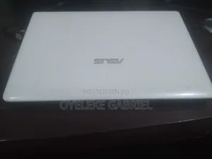 Laptop Asus X401A 4GB Intel Pentium HDD 750GB
