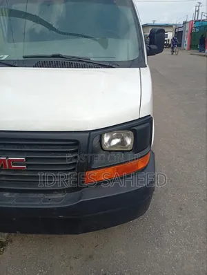 Chevrolet Shcool Bus 2005 White
