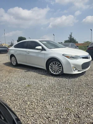 Toyota Avalon XLE Premium Sedan FWD (3.5L 6cyl 6A) 2013 White