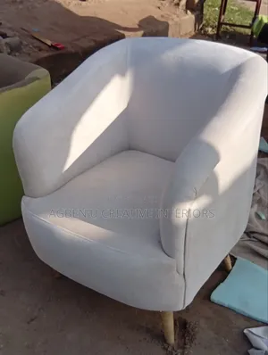 Curved Single Chair
