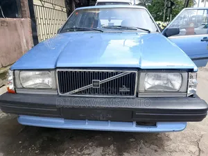 Volvo 740 1993 Blue