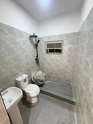 Mini Flat in Ikota Villa for rent