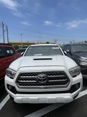 Toyota Tacoma 2017 White