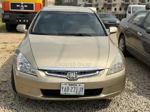 Honda Accord 2005 Gold