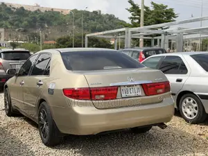 Honda Accord 2005 Gold