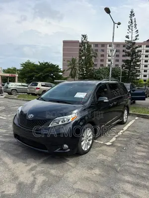 Toyota Sienna 2015 Black