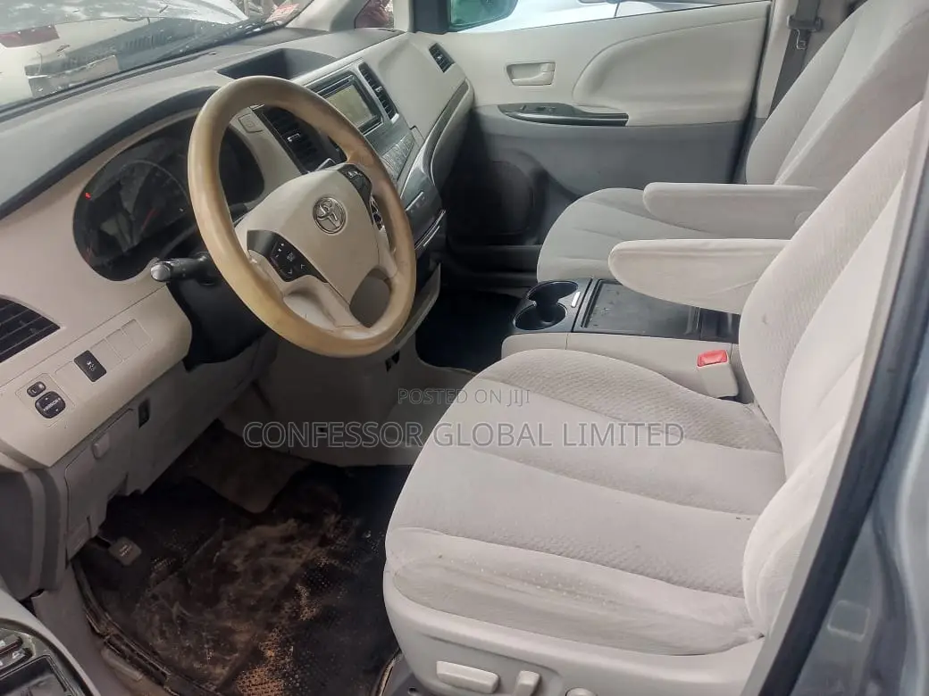 Toyota Sienna 2013 Gray