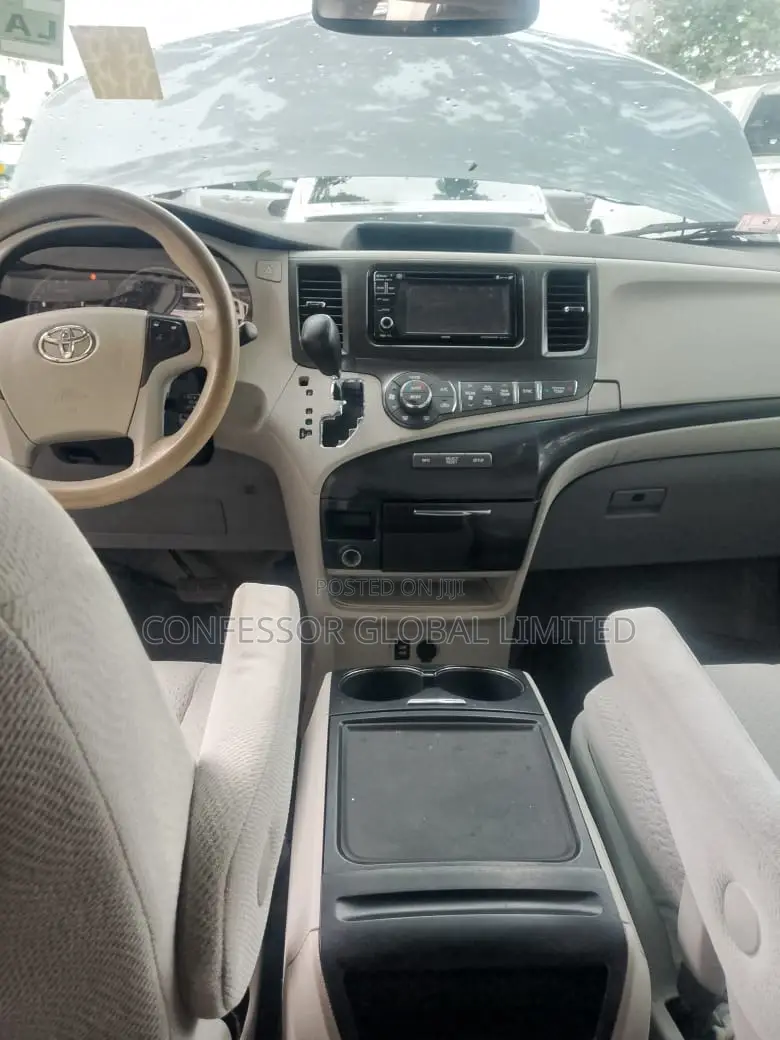 Toyota Sienna 2013 Gray