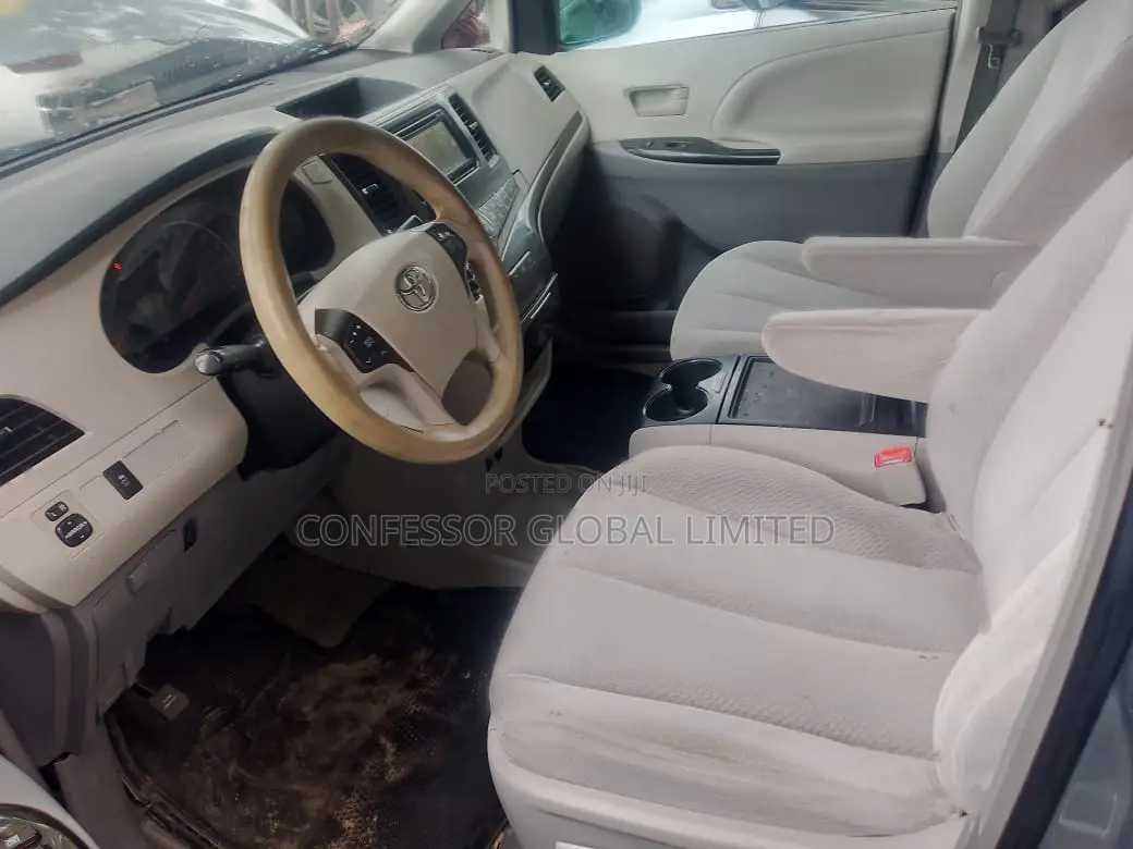 Toyota Sienna 2013 Gray