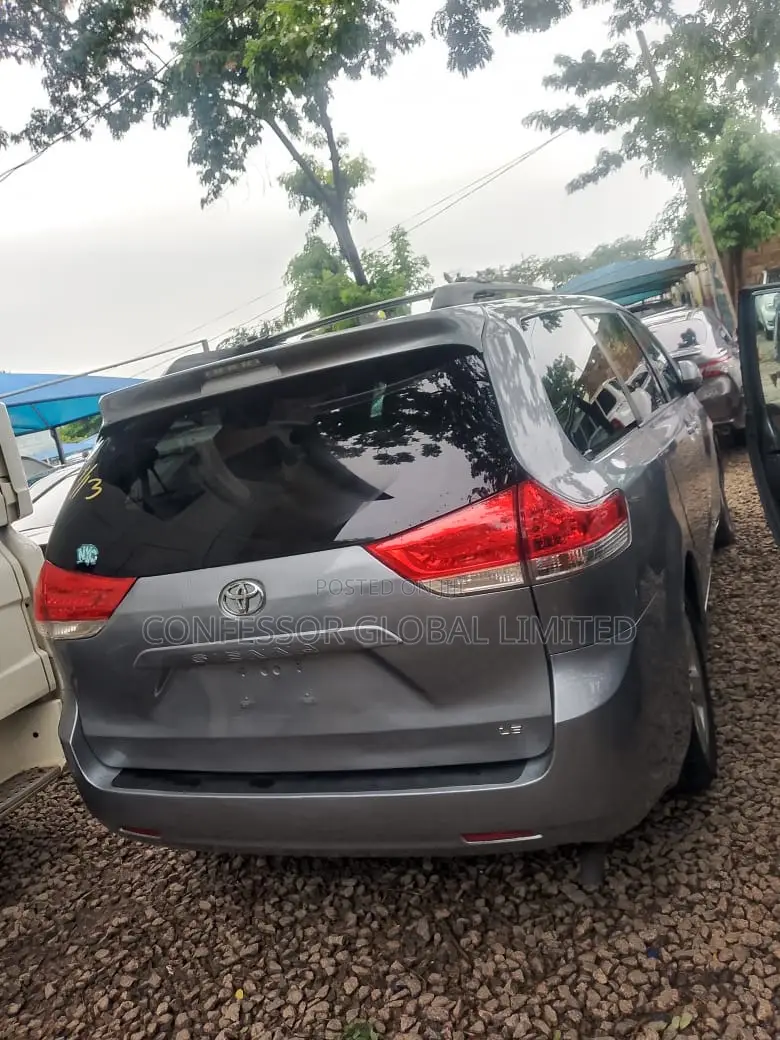 Toyota Sienna 2013 Gray
