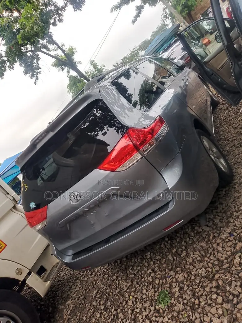 Toyota Sienna 2013 Gray