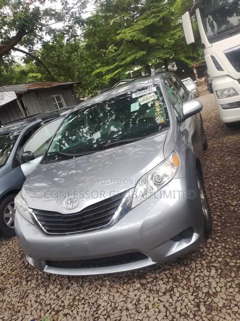 Toyota Sienna 2013 Gray