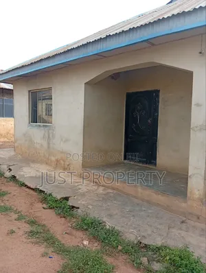 6bdrm Apartment in Ajibode, Ibadan for sale