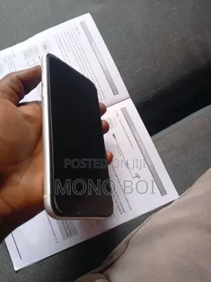 Apple iPhone XR 64 GB White