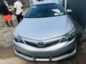Toyota Camry SE V6 4dr Sedan (3.5L 6cyl 6A) 2013 Silver
