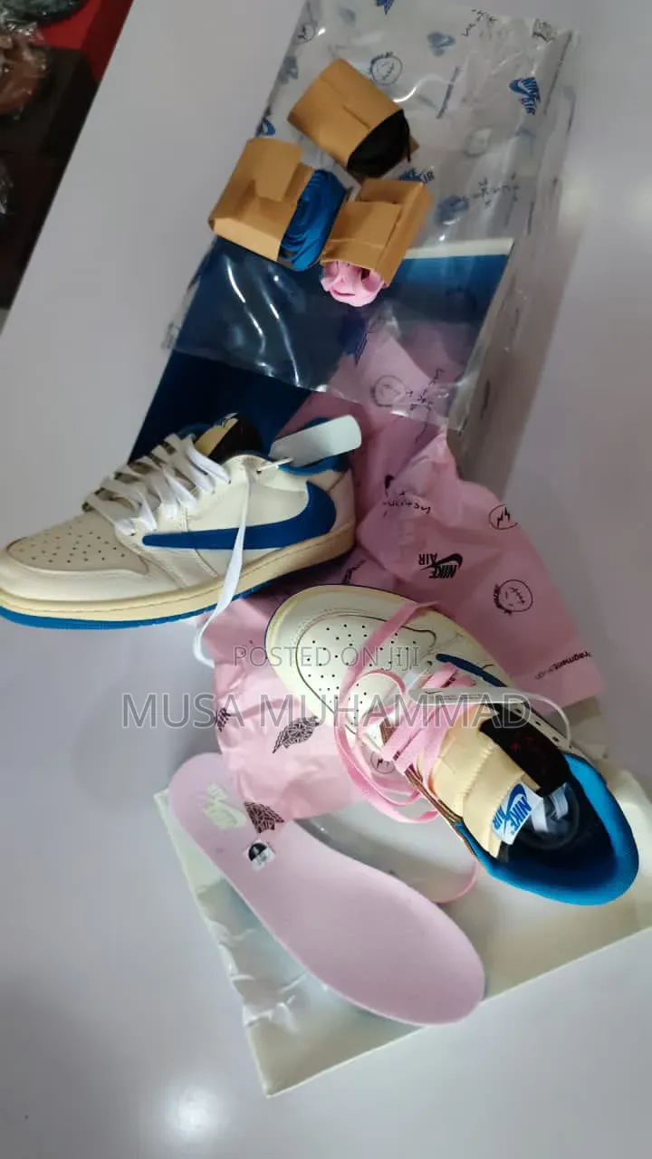 Sneakers Shoe