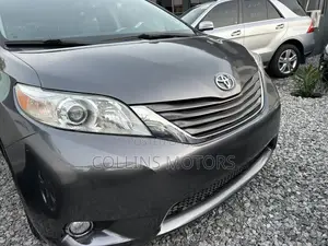 Toyota Sienna 2011 Gray