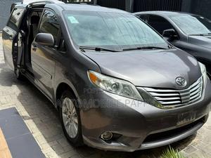Toyota Sienna 2012 Gray