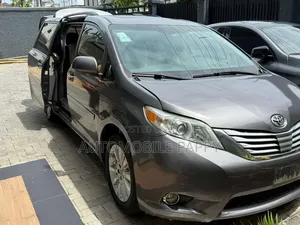 Toyota Sienna 2012 Gray
