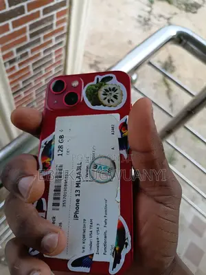 Apple iPhone 13 128 GB Red