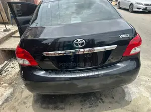 Toyota Yaris 2012 Black