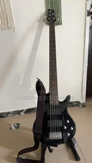 Used 5 Strings Bass Guitar - Black