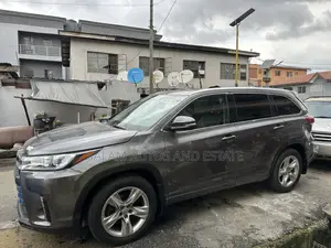 Toyota Highlander XLE V6 4x4 (3.5L 6cyl 6A) 2016 Gray
