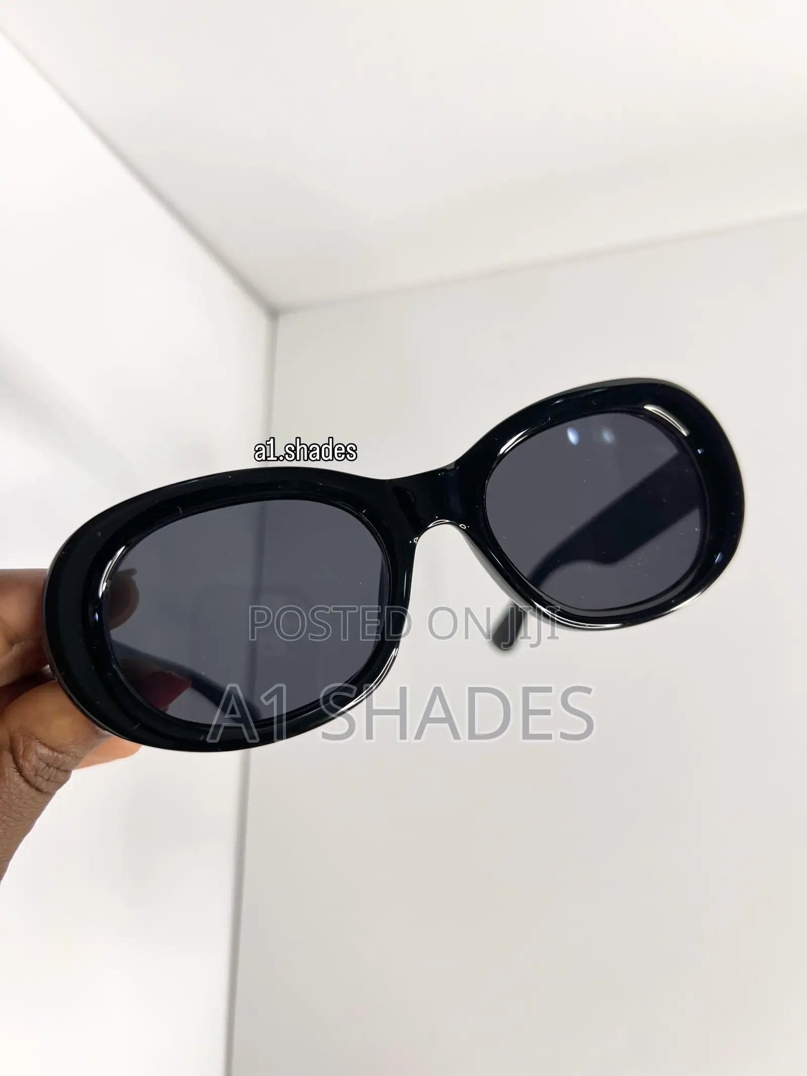 Classic Oval Sunglasses