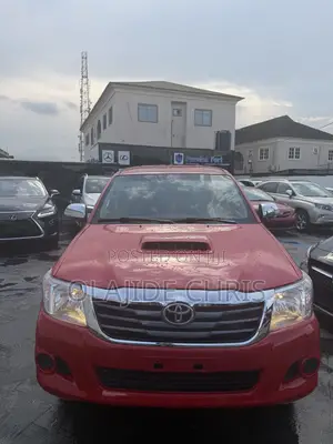 Toyota Hilux 2015 Maroon