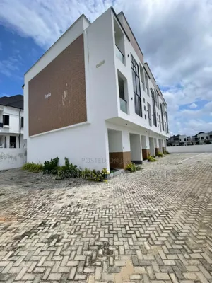 4bdrm Townhouse/Terrace in Lekki Expressway for sale