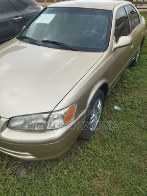 Toyota Camry LE 4dr Sedan (2.4L 4cyl 5M) 2002 Gold
