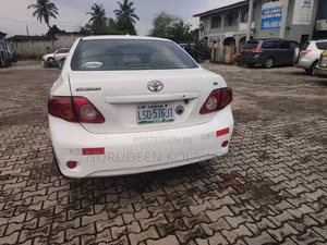 Toyota Corolla LE 4dr Sedan (1.8L 4 cyl 4A) 2009 Off white