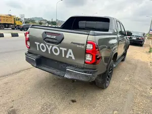 Toyota Hilux 2024 Black