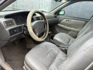 Toyota Camry LE 4dr Sedan (2.4L 4cyl 5M) 2002 Silver