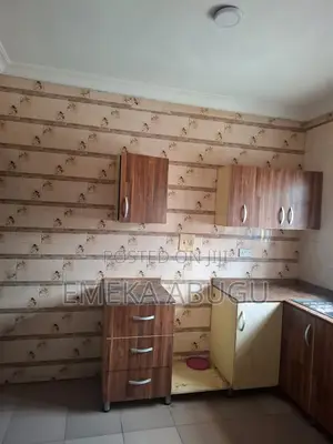 3bdrm Apartment in Irewole Estate, Akala Express for rent