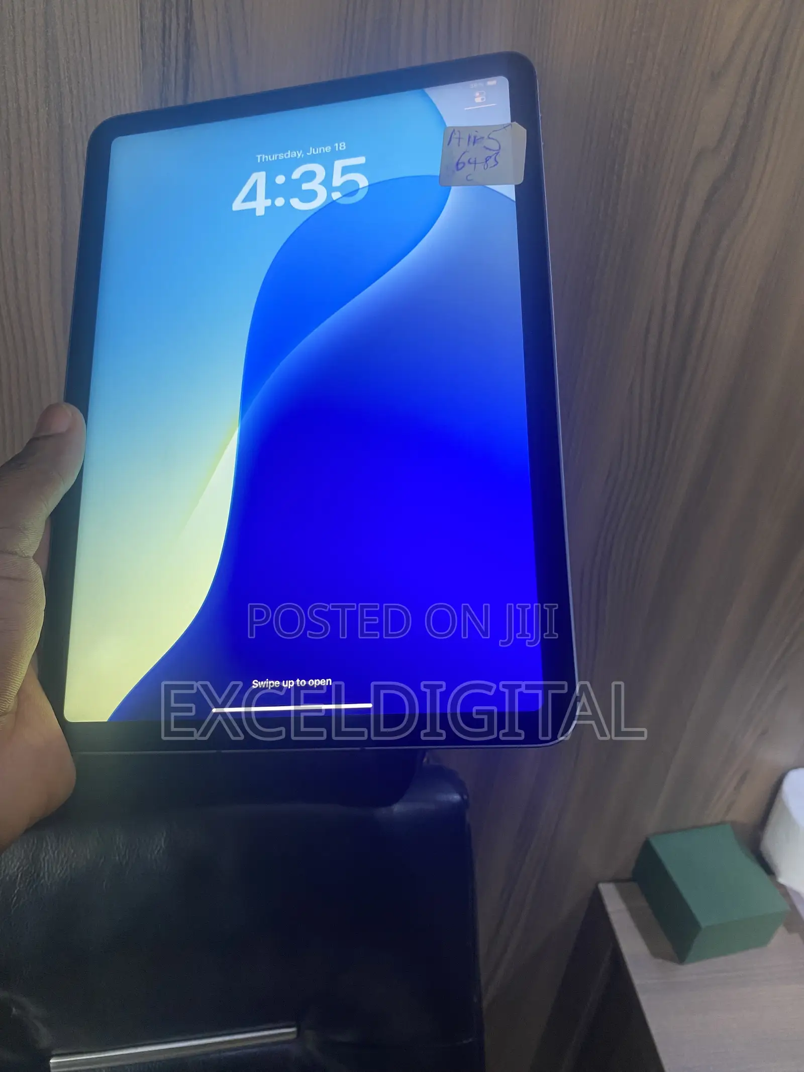 Apple iPad Air (2022) 64 GB Gray